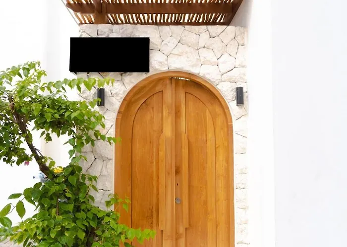 Brand New Luna In - 3 Bedroom Pool Oasis *